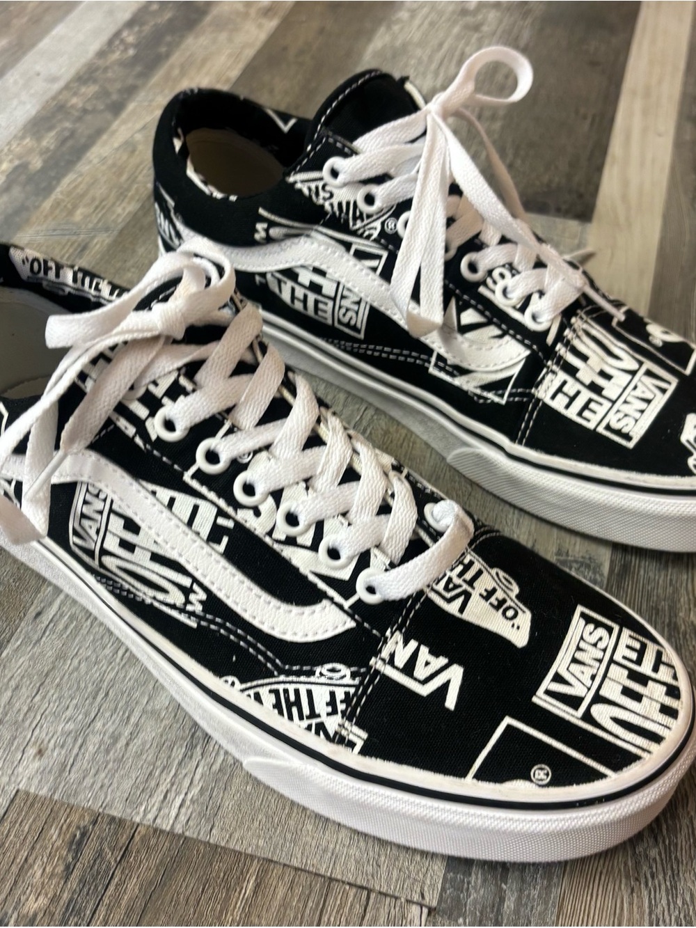 Vans Old Skool Off the Wall All Over Logo Black & White Shoes Mens 8.5 Womens 10